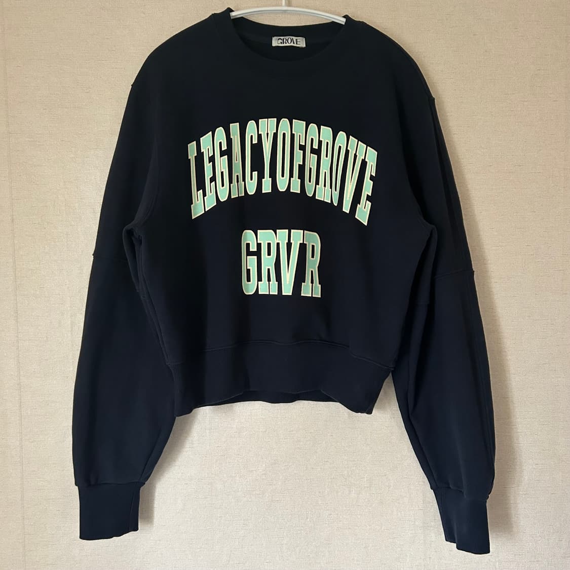 그로브 LEGACY 맨투맨 네이비, 베이지 [차정원 착용] 상품이미지5