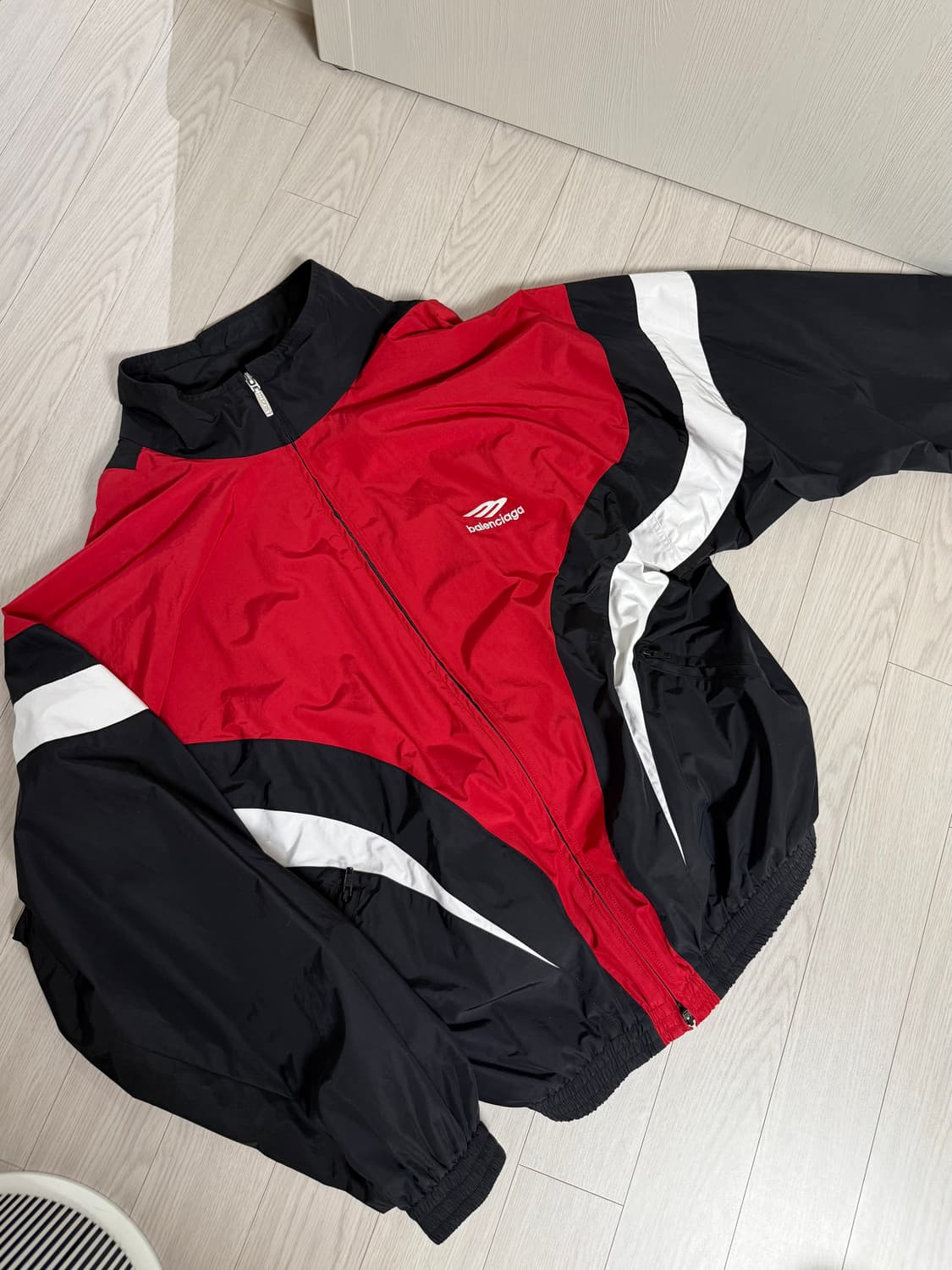 [S] 발렌시아가 3B 스포츠 아이콘 오프 숄더 트랙슈트 자켓 블랙 레드 상품이미지7