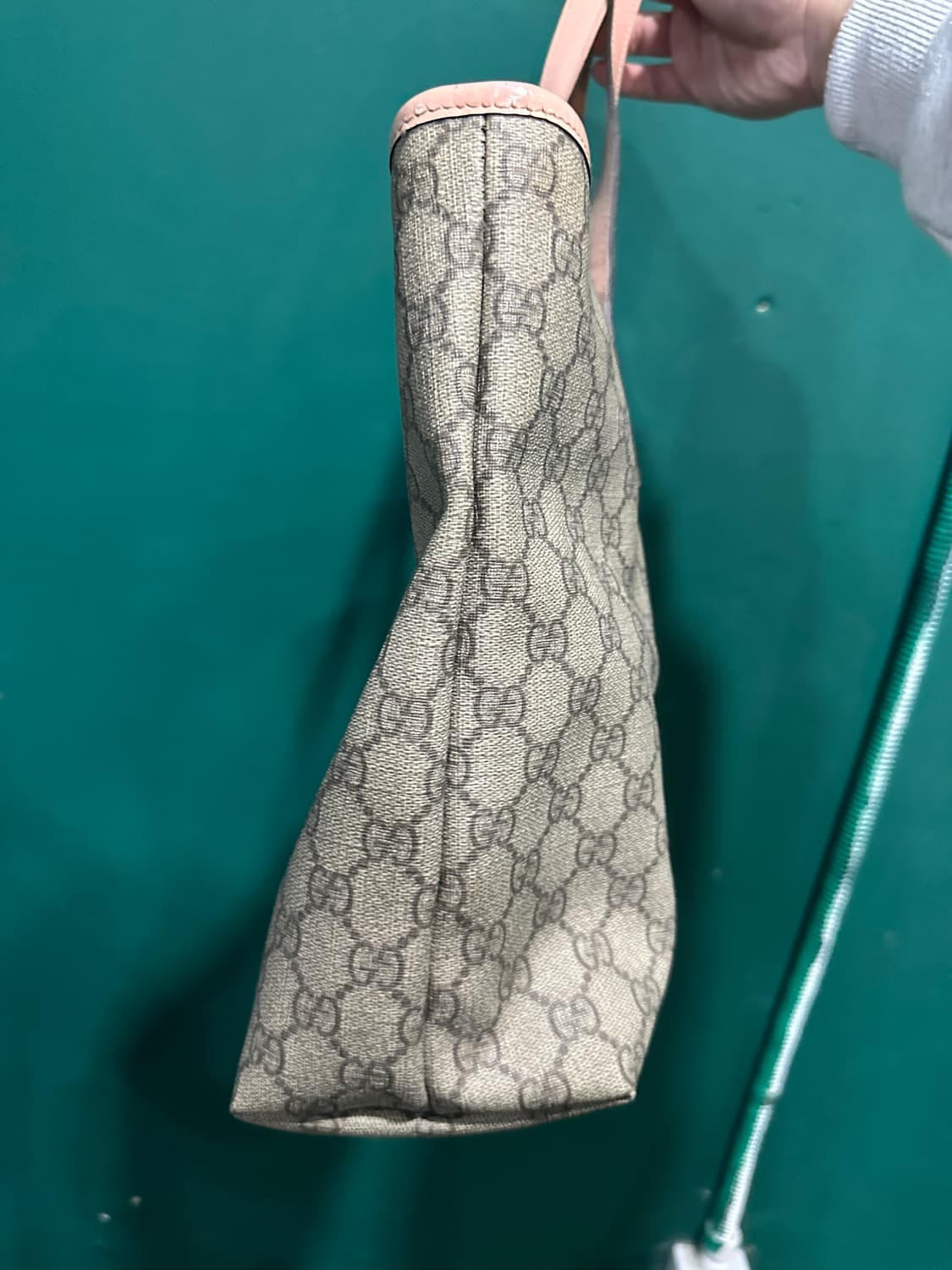 구찌 GG로고 쇼퍼백 딸기우유  상품이미지6