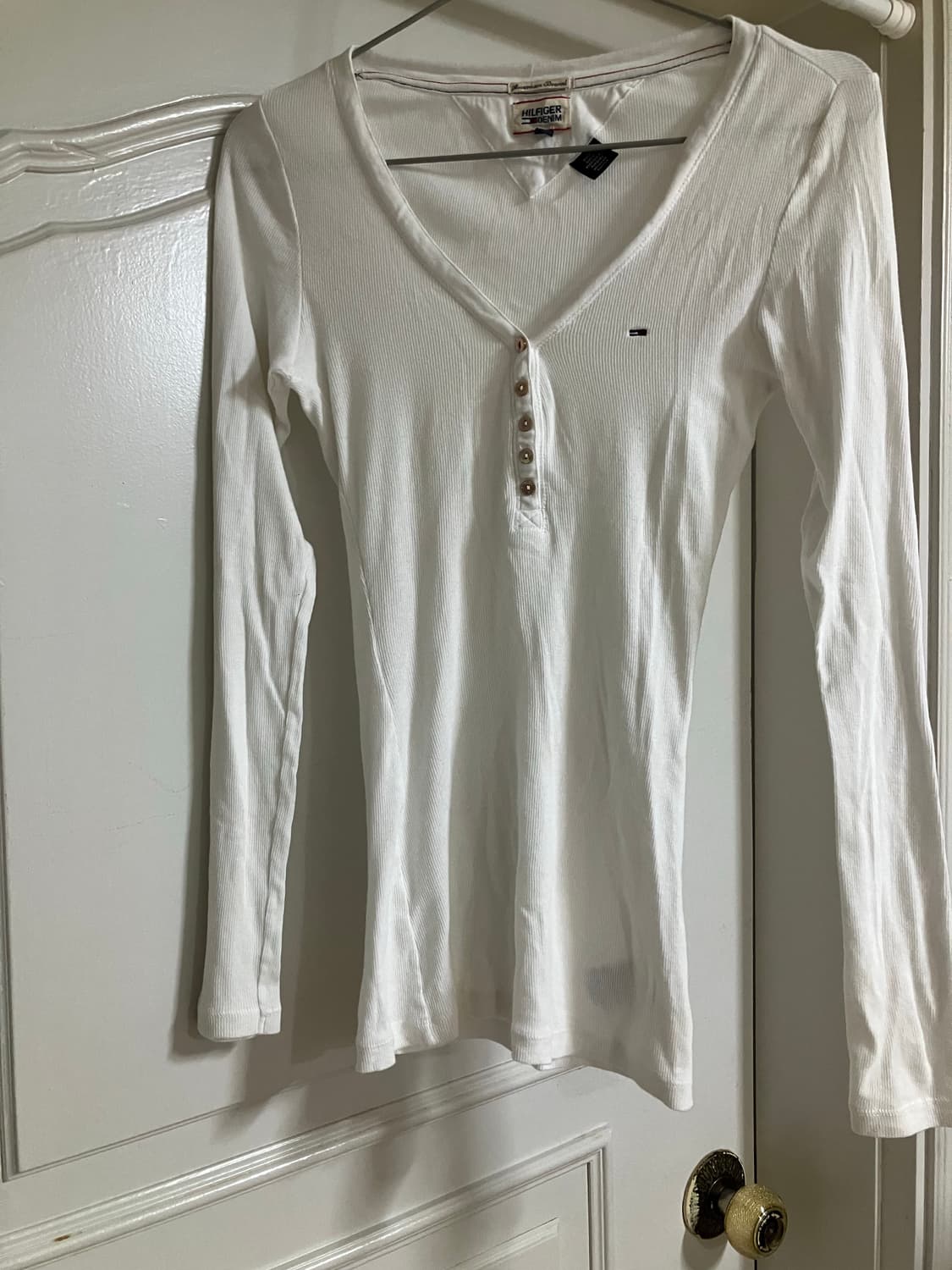 타미힐피거 화이트 헨리넥 긴팔 니트 상품이미지1