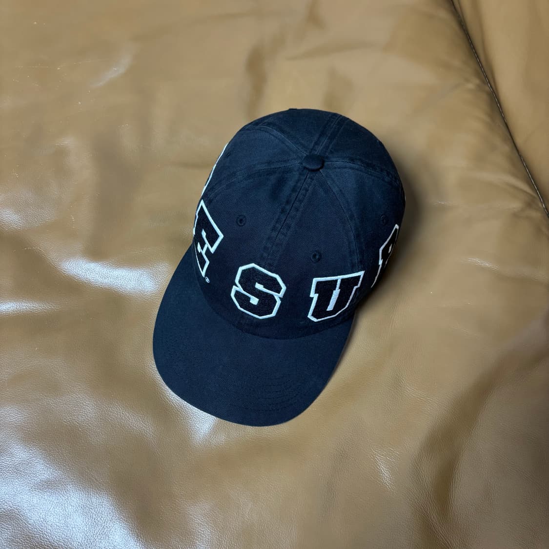 슈프림 6패널 볼캡 모자 스펠아웃 로고 블랙 상품이미지5