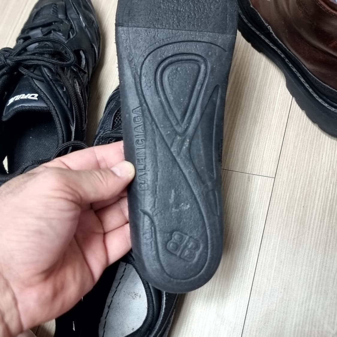 발렌시아가 트랙 스니커즈 블랙(275-280) 상품이미지5