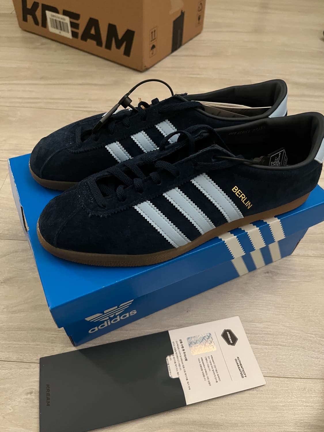 [새상품] 아디다스 베를린 245 네이비 상품이미지2