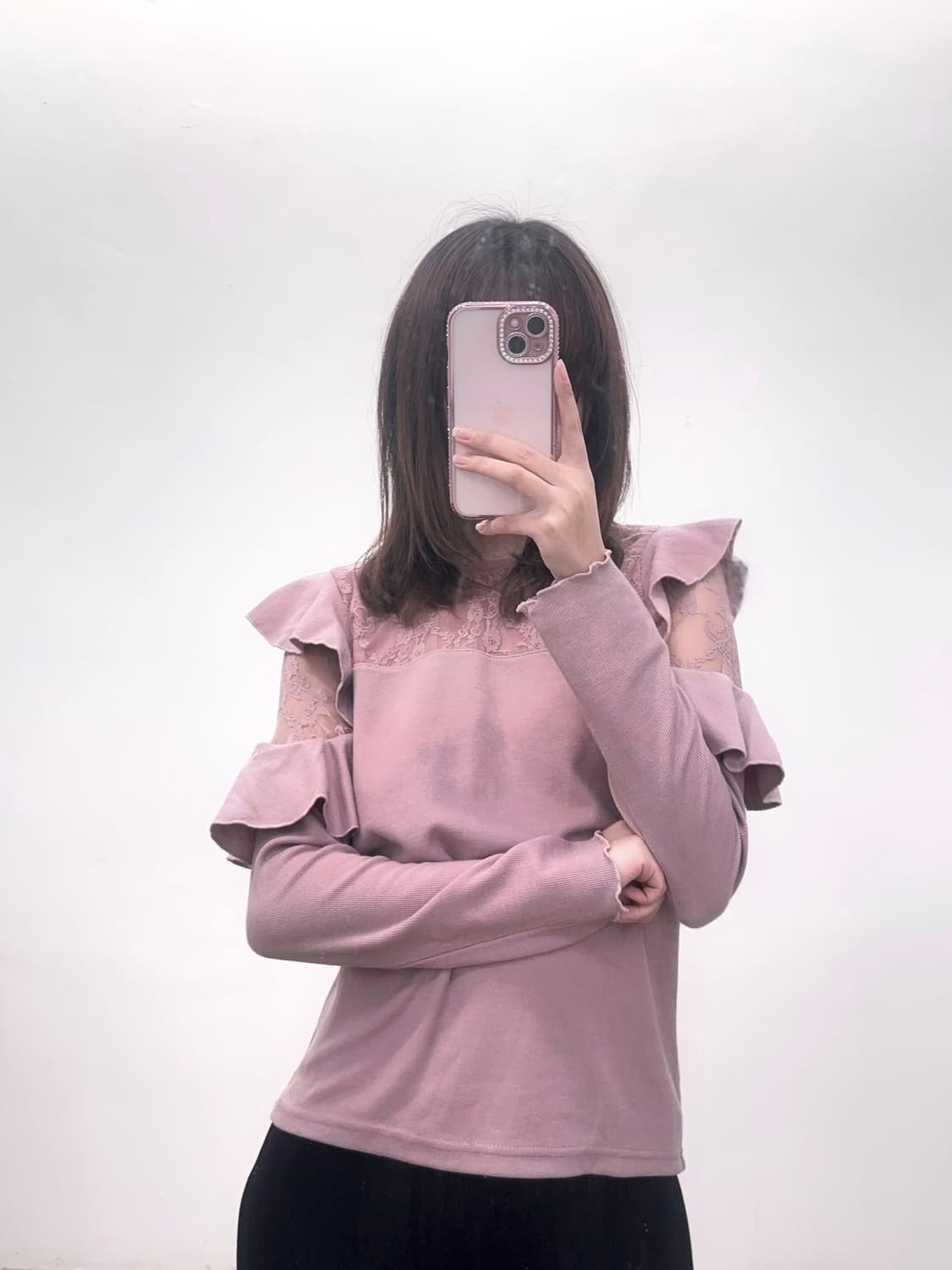 ingni 잉그니 스나계 레이스 프릴 숄더 핑크 니트 블라우스 상품이미지1