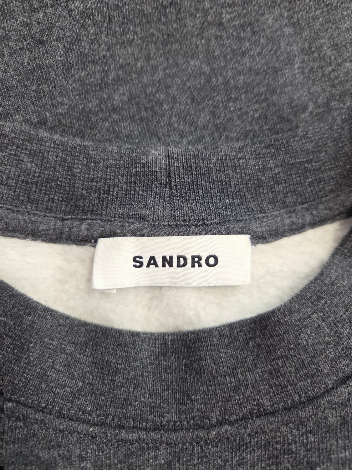 SANDRO 산드로 센터 로고 엠보싱 기모 맨투맨 상품이미지6