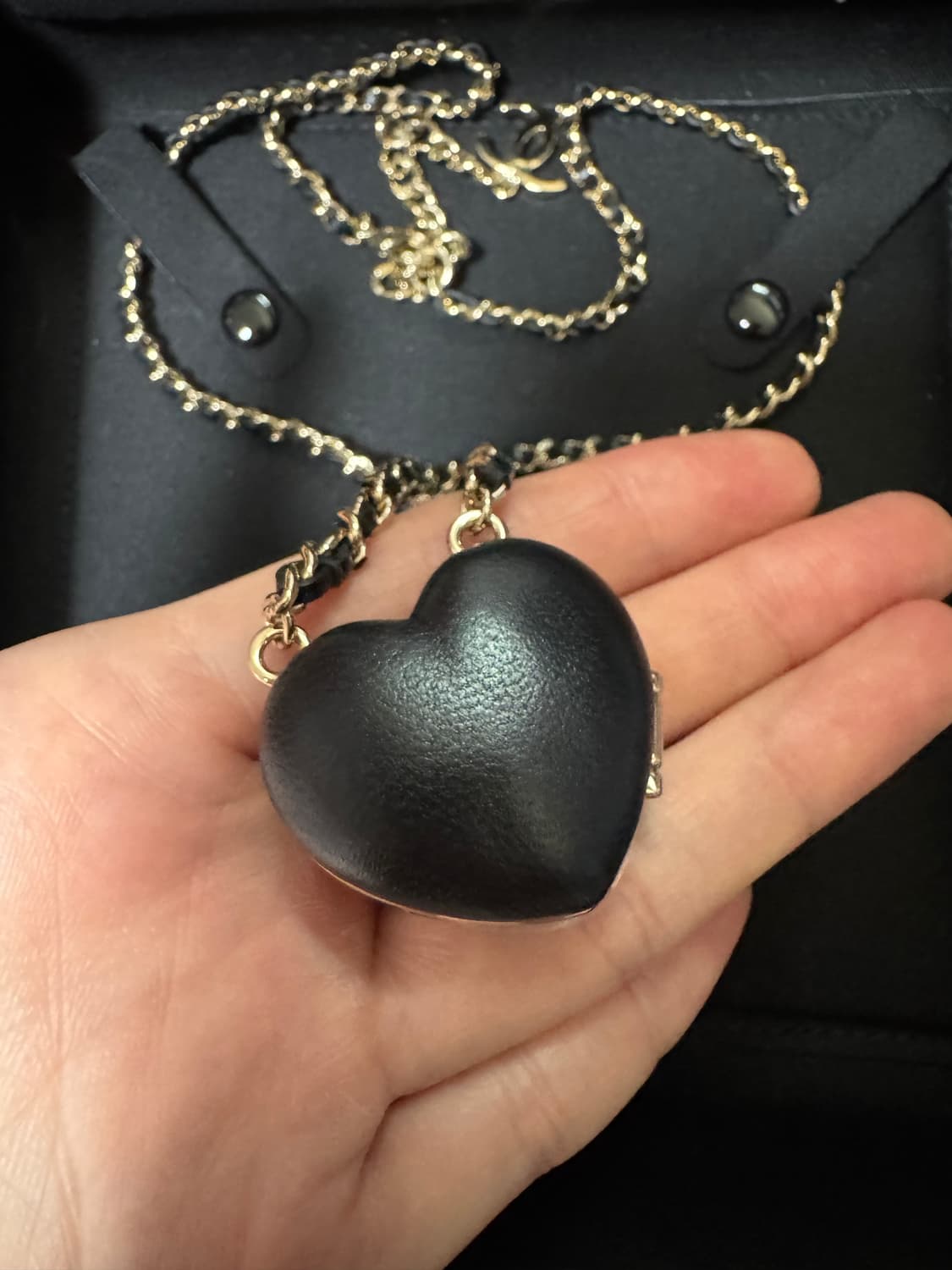 샤넬 하트 레더 네크리스 AB9463 상품이미지2