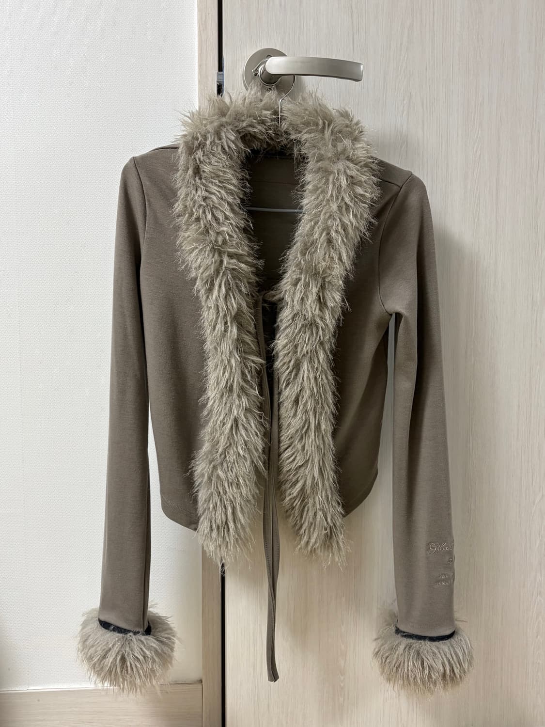 길라아카이브 퍼 가디건 FUR TRIMMING CARDIGAN_BEIGE 상품이미지4