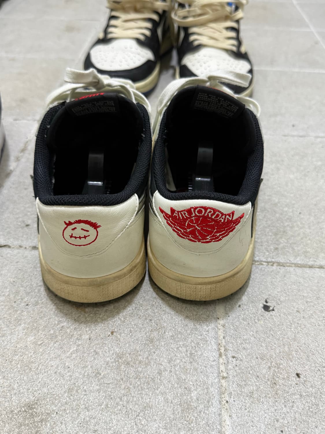 조던1로우 트래비스스캇 미디엄올리브 상품이미지4