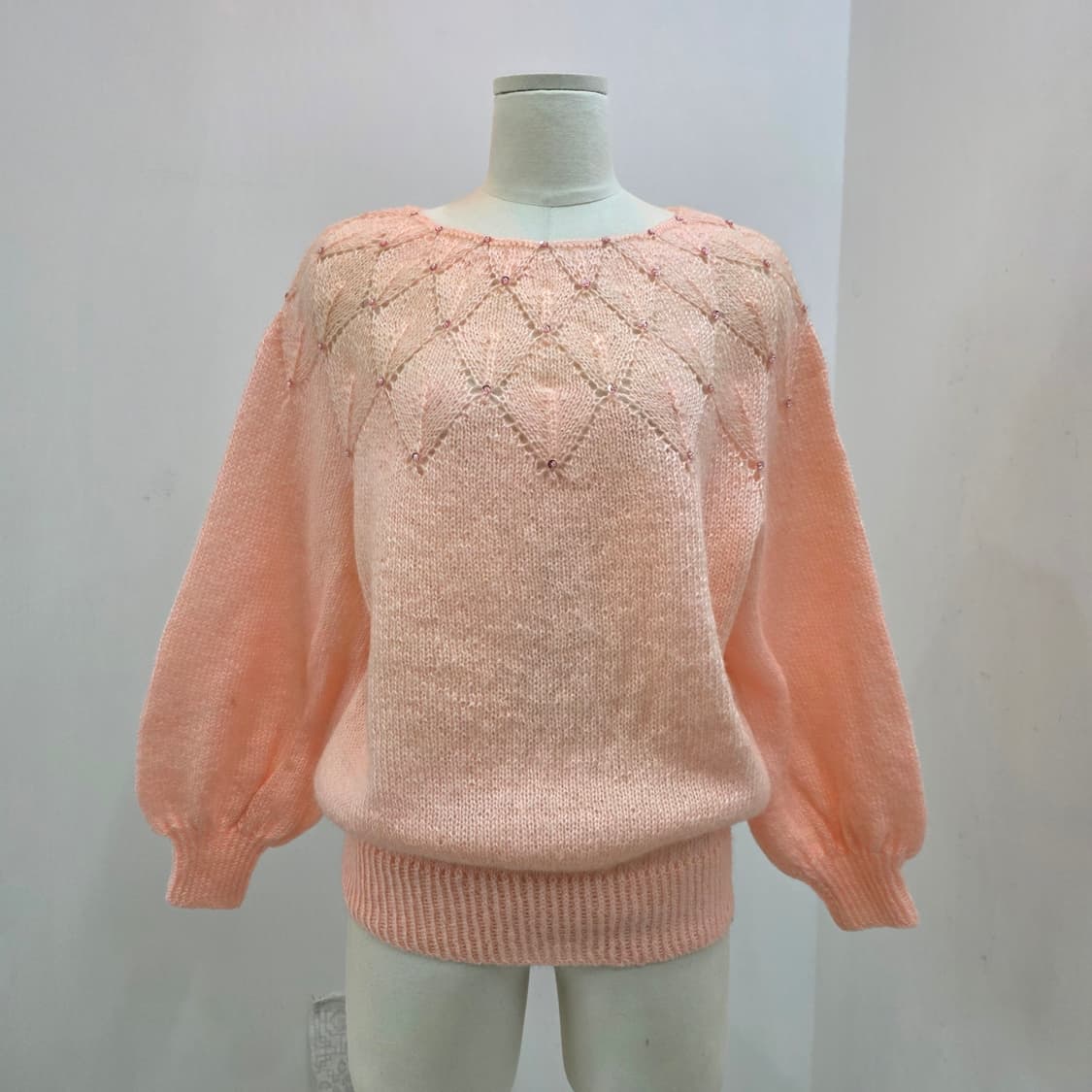 모헤어 피치핑크 비즈 펀칭 니트 상품이미지1