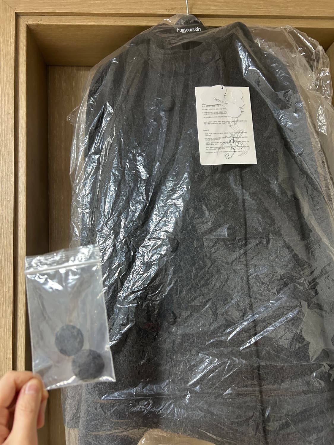 [새상품] 허그유어스킨 후드 하프코트 차콜 상품이미지1