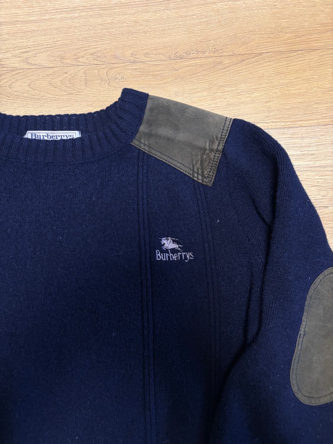 버버리 두툼 올드스쿨 패치 크롭니트 95 상품이미지2