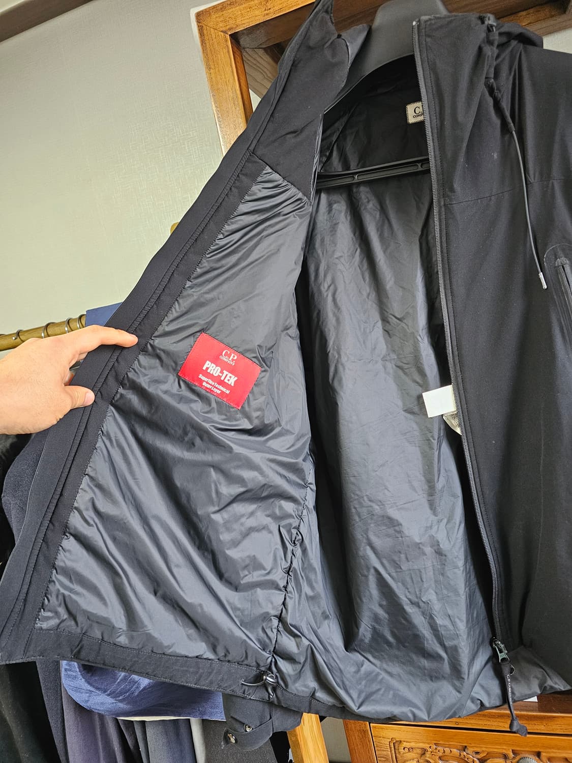 씨피 CP컴퍼니 블랙 패딩 자켓 105 팔아요 상품이미지4