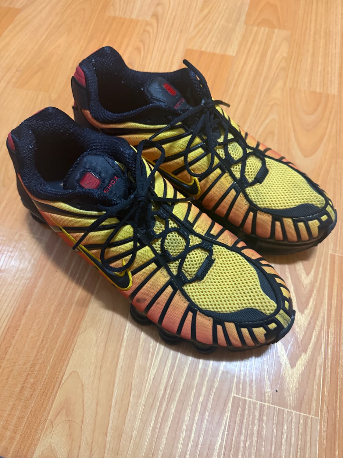 나이키 샥스 TL 선라이즈 로우탐 스니커즈 상품이미지2