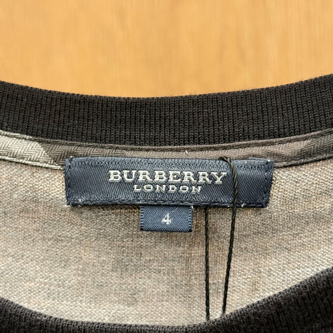 버버리 런던 레이어드 배색 반소매 니트 티셔츠 세미 오버핏 블랙 상품이미지7