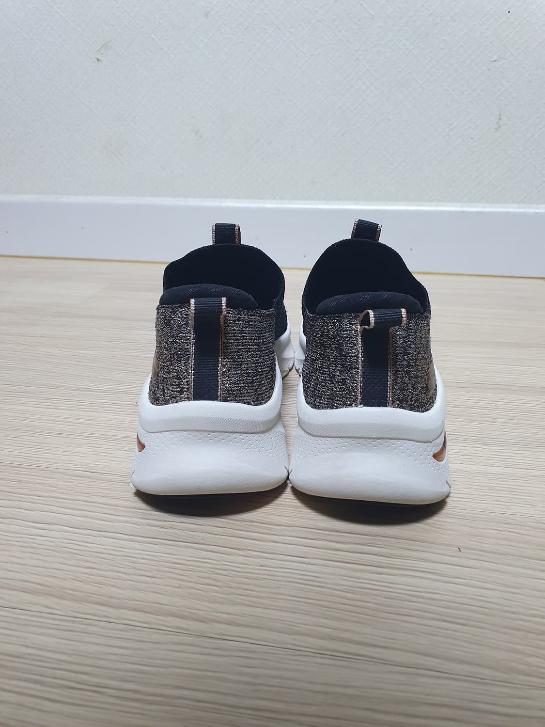 스케쳐스 아치핏 블랙 슬립온 운동화 240 상품이미지5