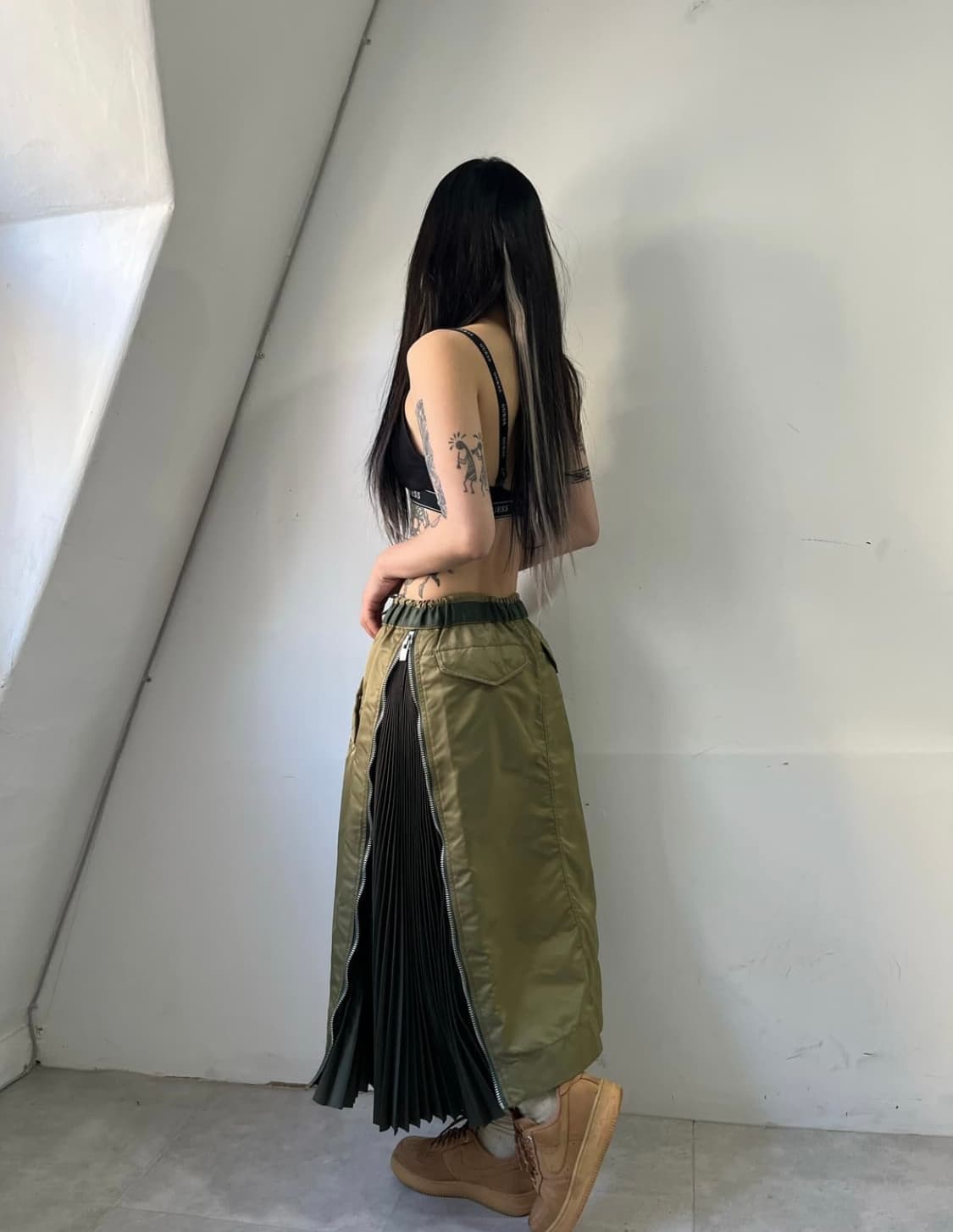 사카이 플리츠 집업 스커트 카키 상품이미지2