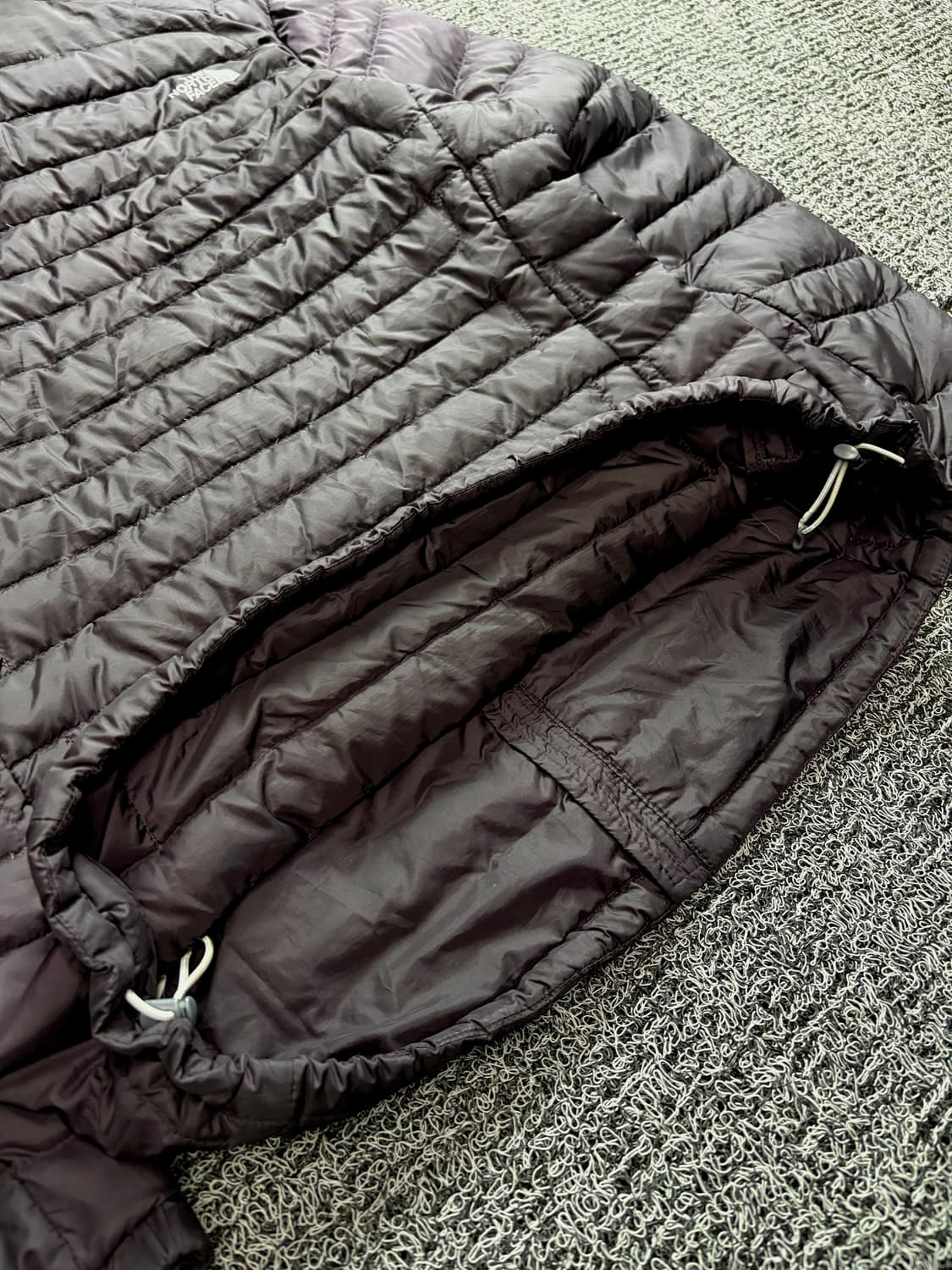 노스페이스 구스 다운 경랸 다운 자켓 버건디 1597 상품이미지5