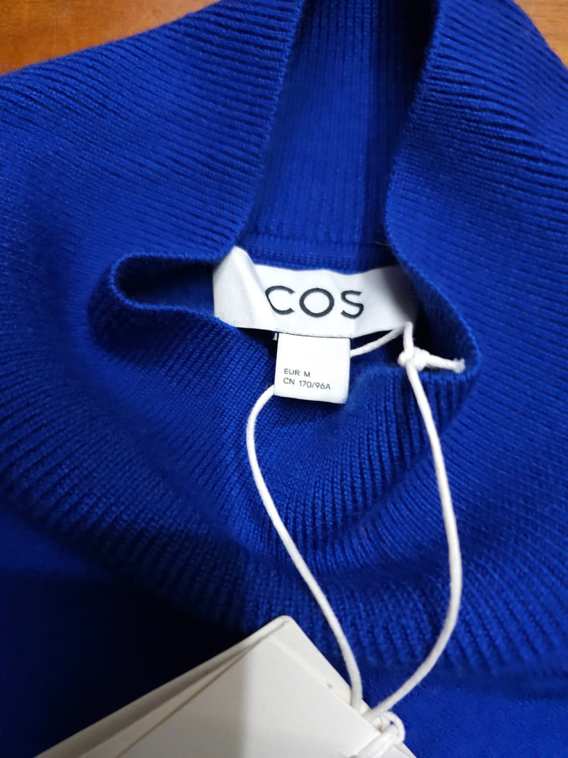 새상품)코스 양모100% 하이넥 가오리니트 상품이미지5