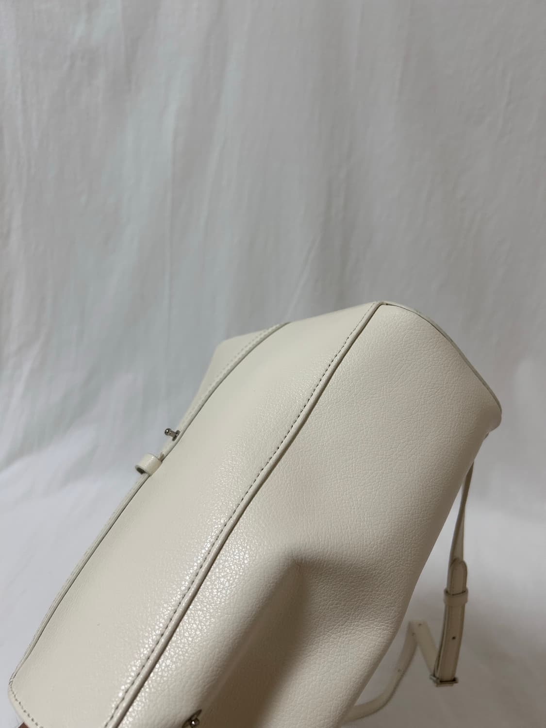 MONOROW 아이보리 가죽 백팩 상품이미지6