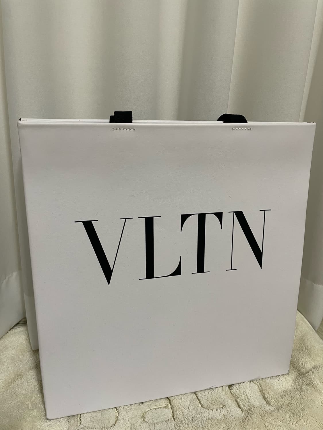 발렌티노 가라바니 VLTN 쇼퍼 가죽 토트백 상품이미지1