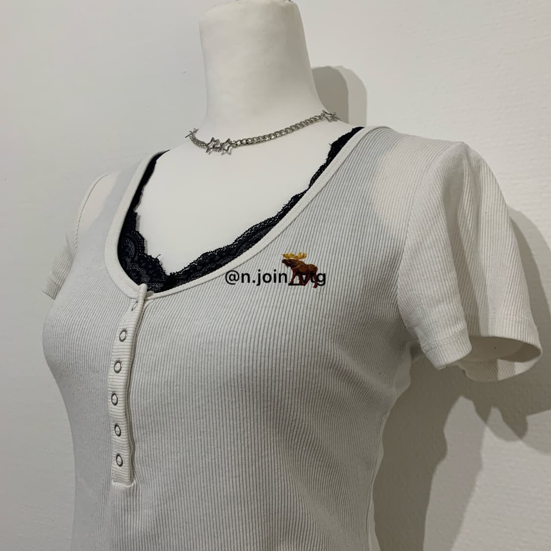 아베크롬비 헨리넥 화이트 반팔 티셔츠 상품이미지2