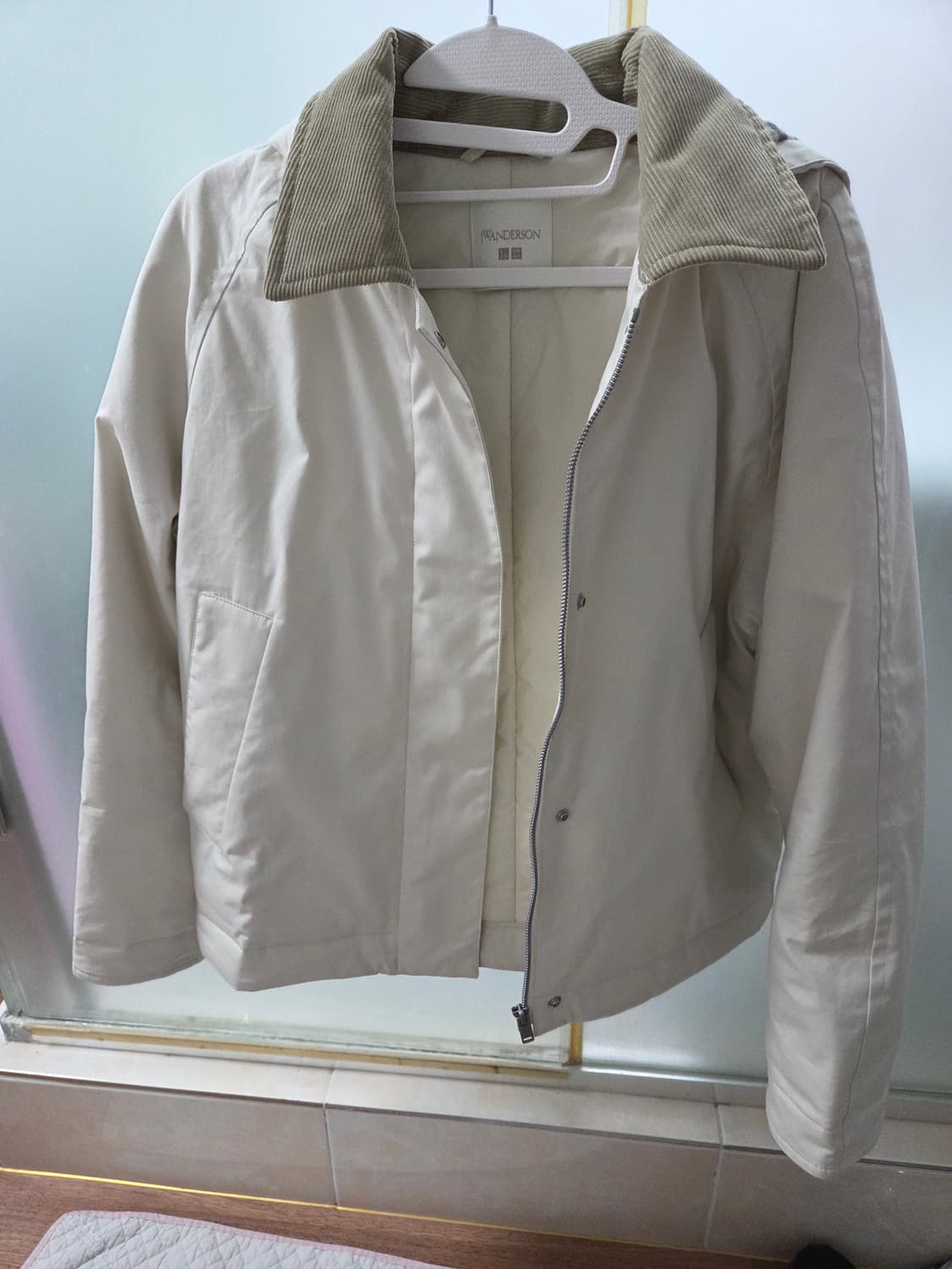 유니클로 JW앤더슨 퍼프테크쇼트재킷

m 상품이미지4