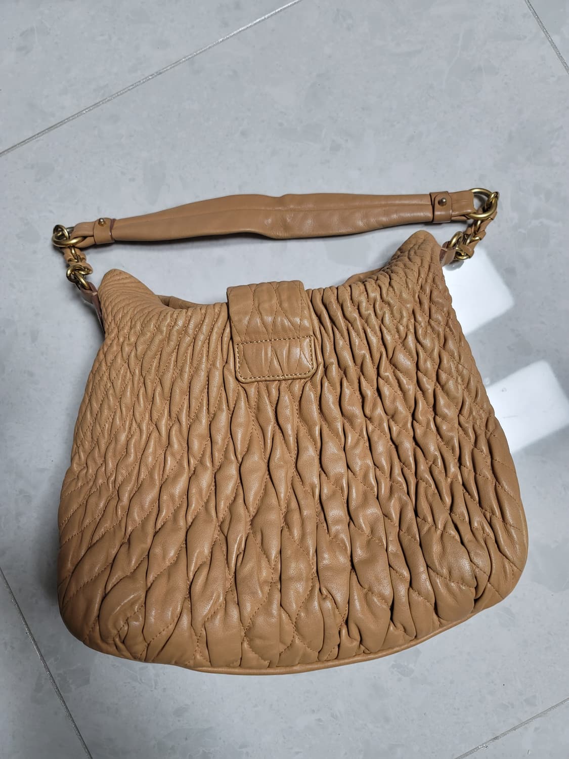 니나리치 연핑크가죽 체인 호보백

저렴하게 미우미우맛 제대로

사용감있으 상품이미지2