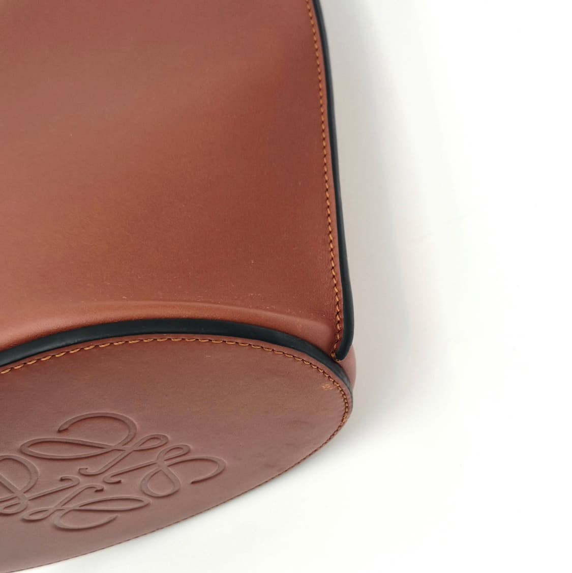 로에베 케이트 탑핸들 버킷백 상품이미지6