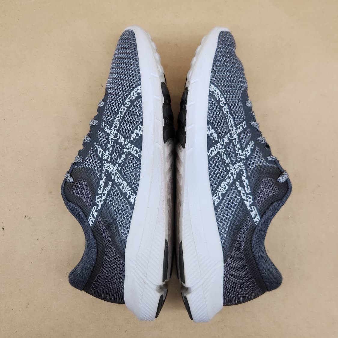 아식스  나이트퓨즈2 여성런닝화240  상품이미지5