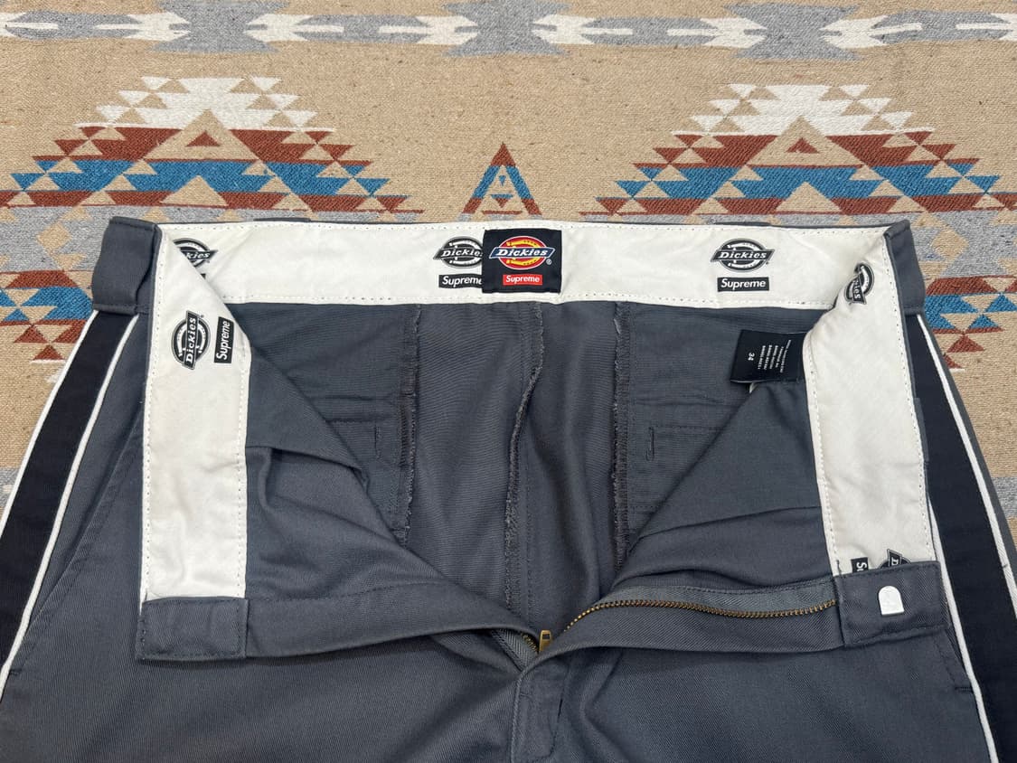 [34] 슈프림 x 디키즈 스트라이프 874 워크 팬츠 차콜 상품이미지2