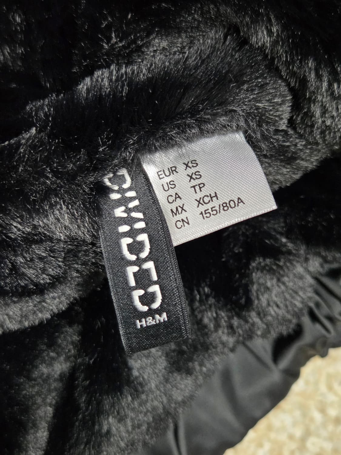 [H&M] 디바이디드 리버시블 크롭 에코 퍼 후드 집업 | 00248 상품이미지5