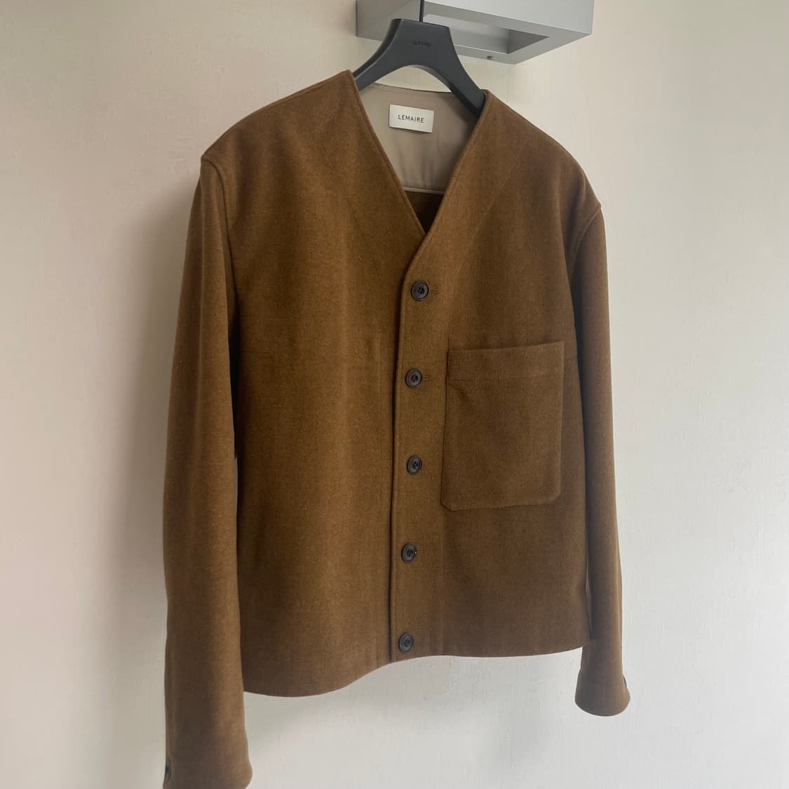 르메르 18FW 브이넥 라이너 꼬냑 48 상품이미지2