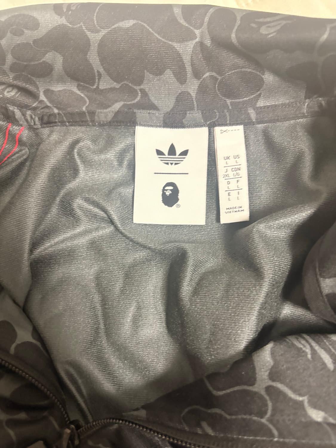 아디다스 x 베이프 올오버 프린트 트랙 탑 블랙 - US 사이즈 상품이미지2