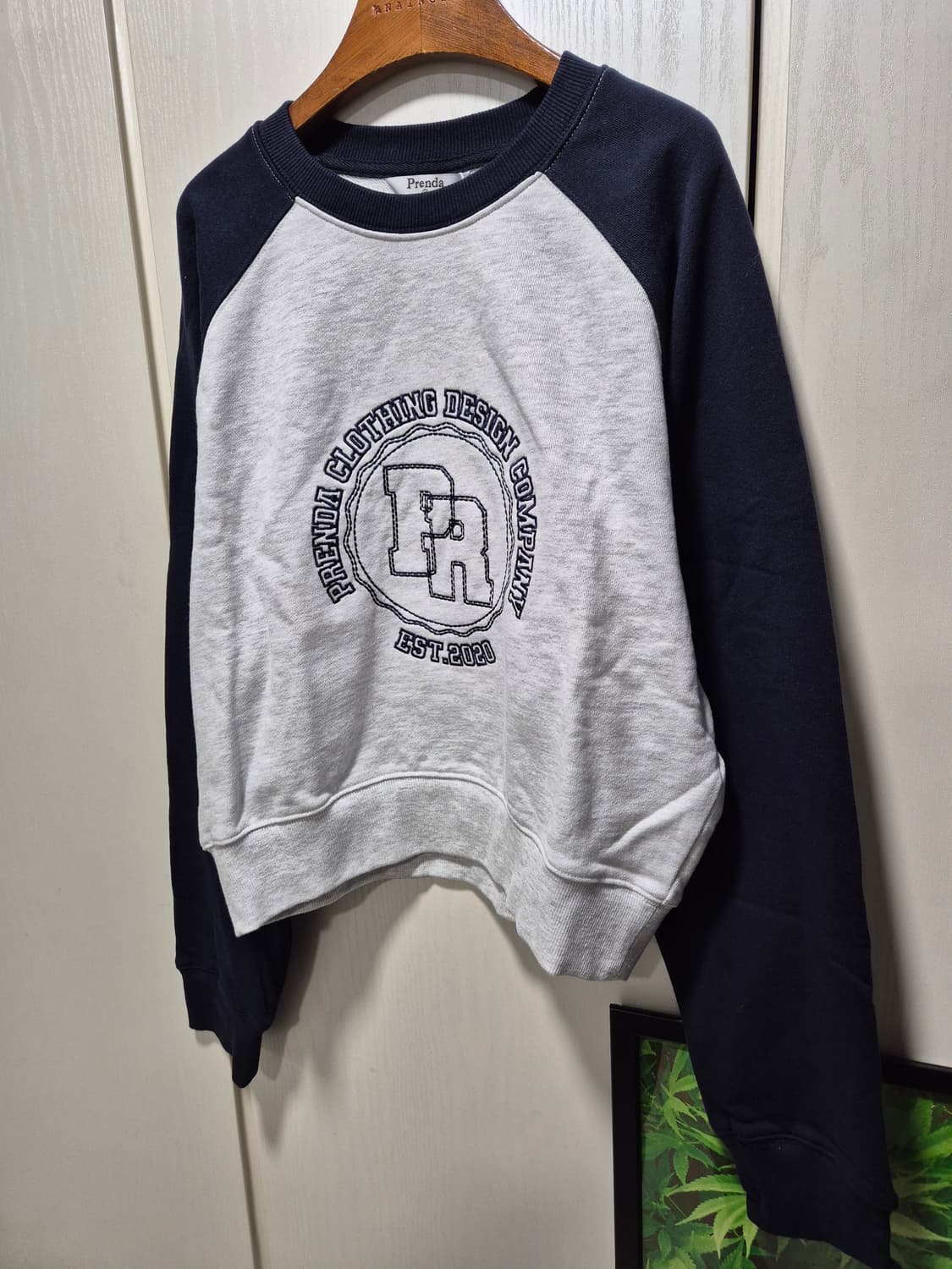 (세일)(새상품)프렌디 래글런 크롭 맨투맨 상품이미지7