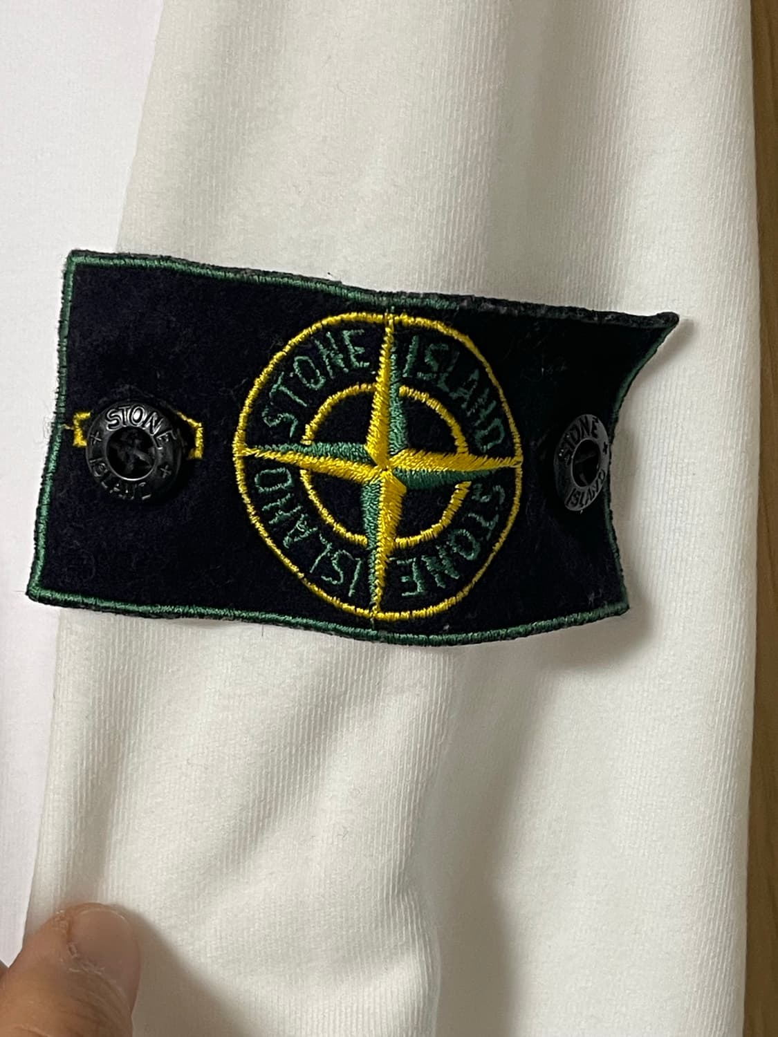 스톤아일랜드 화이트 맨투맨 티셔츠(정품)(XL) 상품이미지2