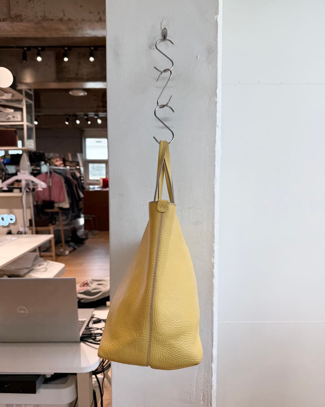 살바토레 페라가모 옐로우 간치니 레더 토트백  상품이미지3