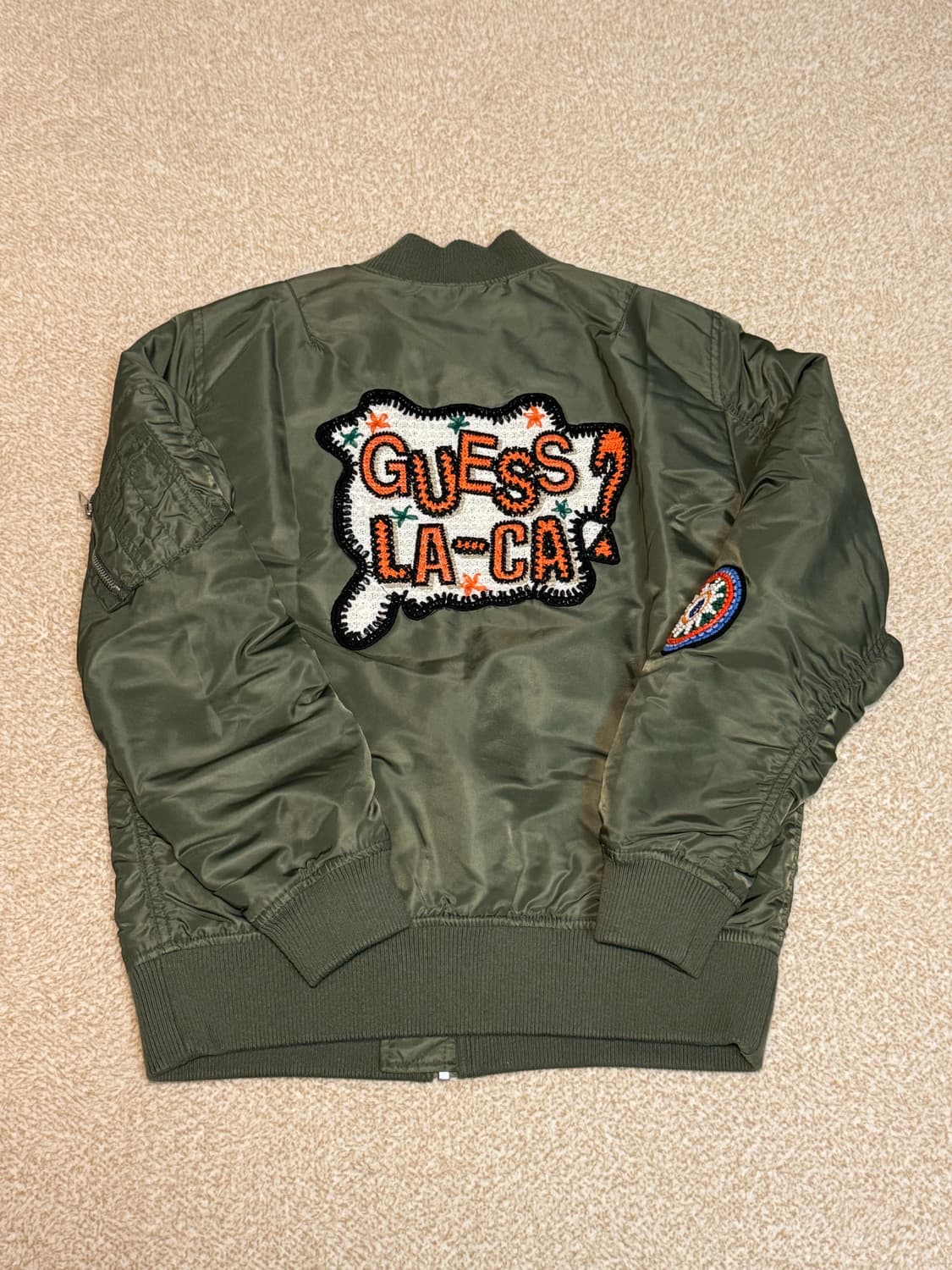 게스 카키 항공 점퍼 패치 자수 집업 패딩 상품이미지2