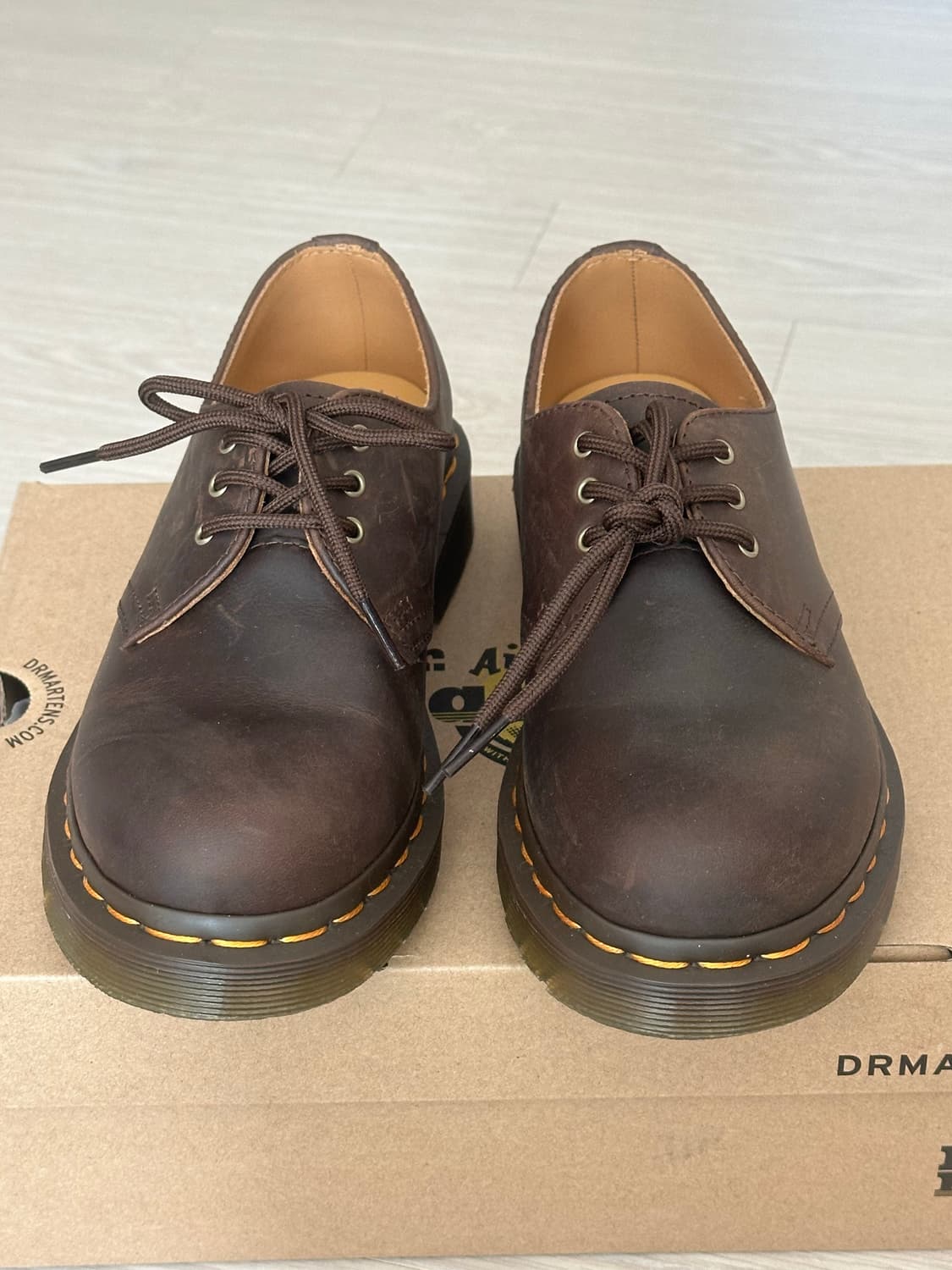 닥터마틴 1461 크레이지 호스 다크 브라운 3홀 판매합니다! 상품이미지2