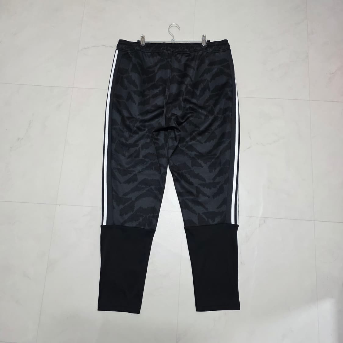 XL 아디다스 블랙 카모 삼선 트랙팬츠 상품이미지2