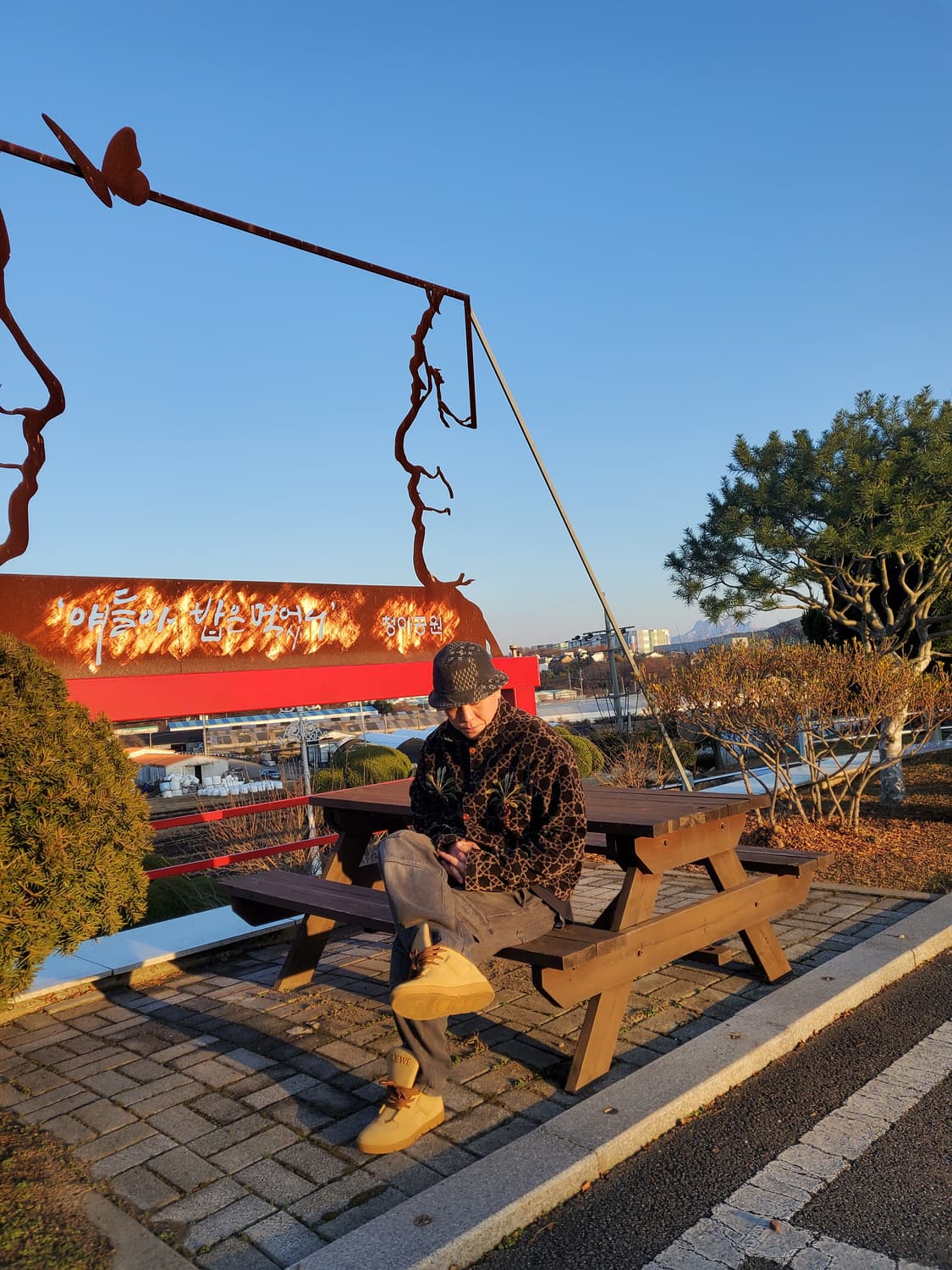 로에베 하이탑 스니커즈 베이지 디자인착샷참고 상품이미지7