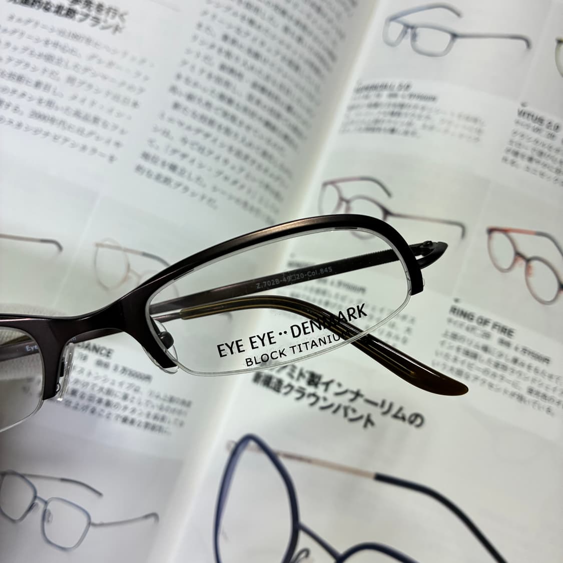 EYE EYE DENMARK 덴마크 티타늄 다크 브라운 반무테 안경 상품이미지2