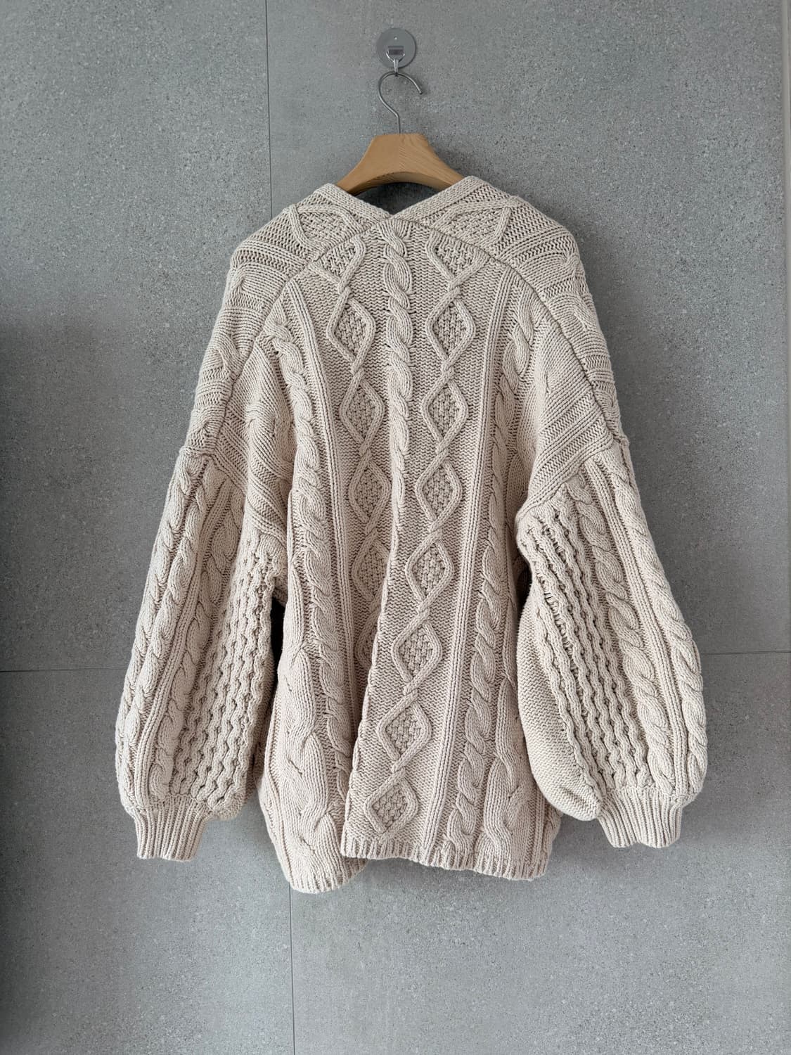 꽈배기 오버핏 아이보리 가디건 벌룬소매 상품이미지3