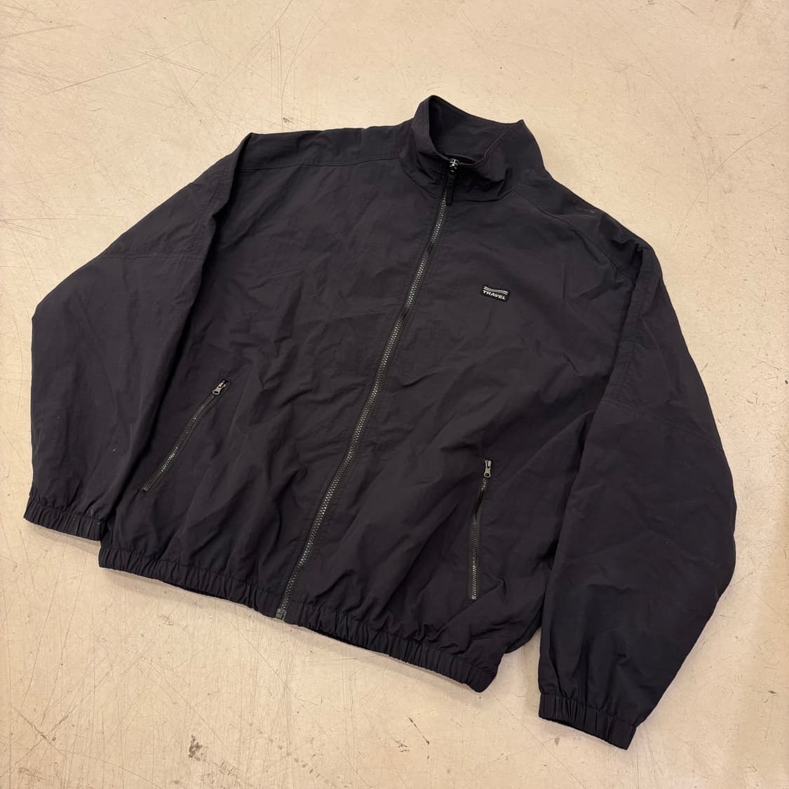 트래블 블랙 미니멀 바람막이 자켓 상품이미지1