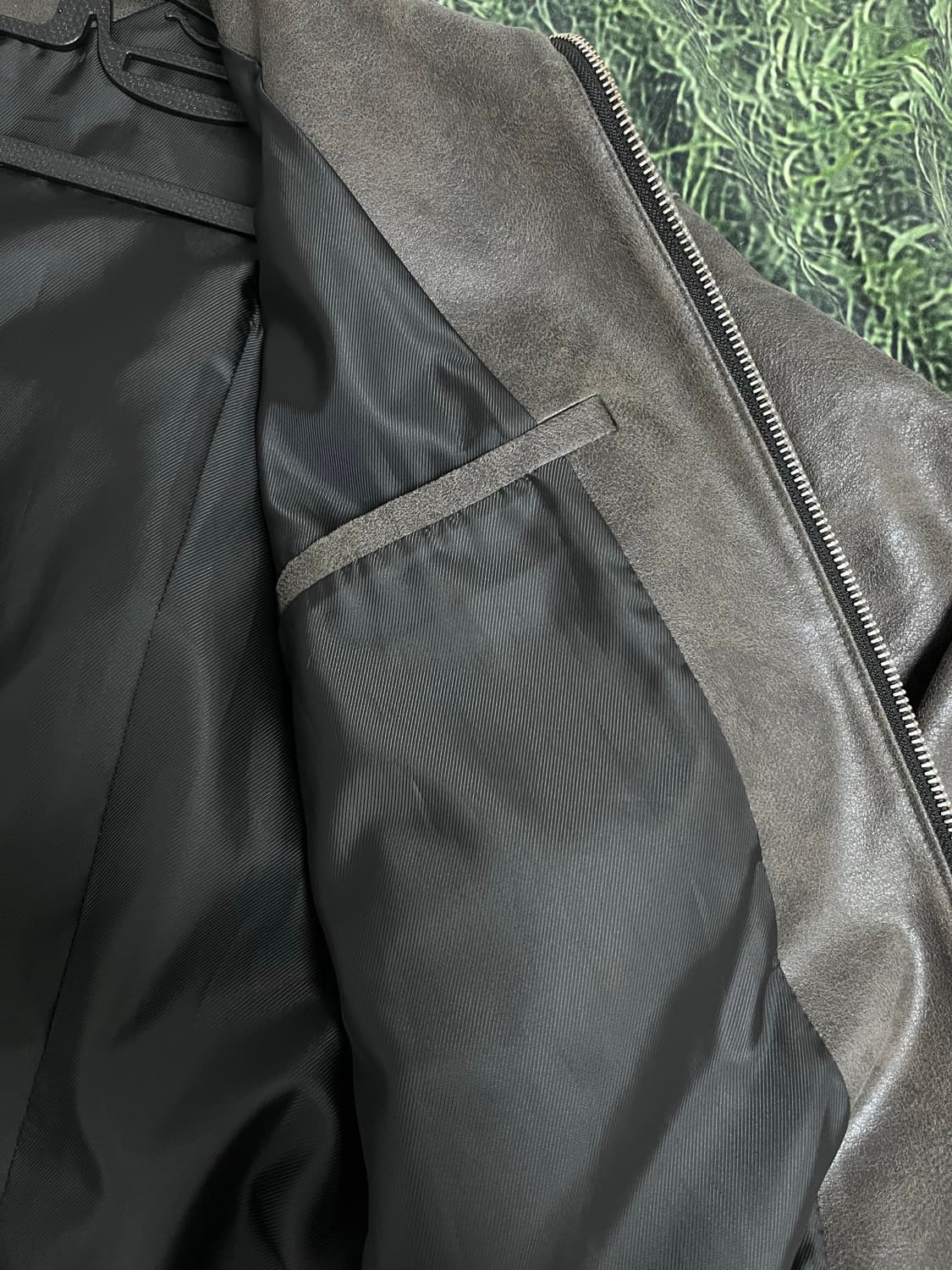 Le crack faux leather blouson jacket 차콜 상품이미지10