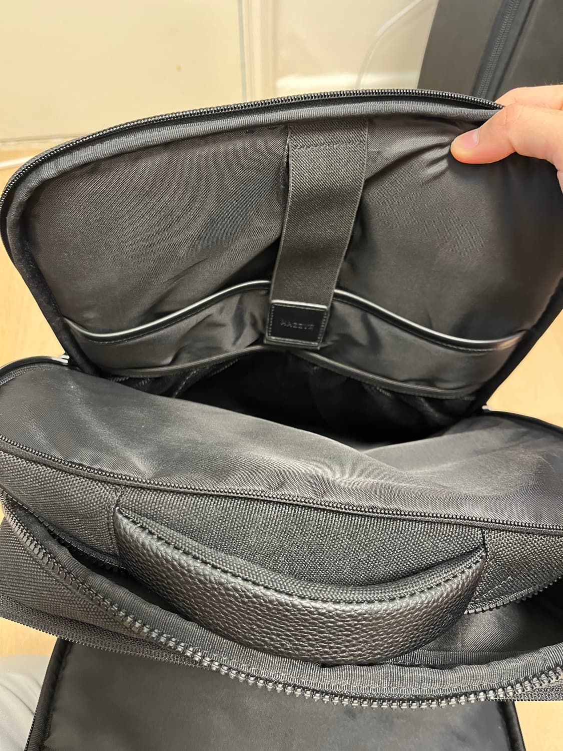 해지스 Hazzys 가죽 블랙 백팩 상품이미지10