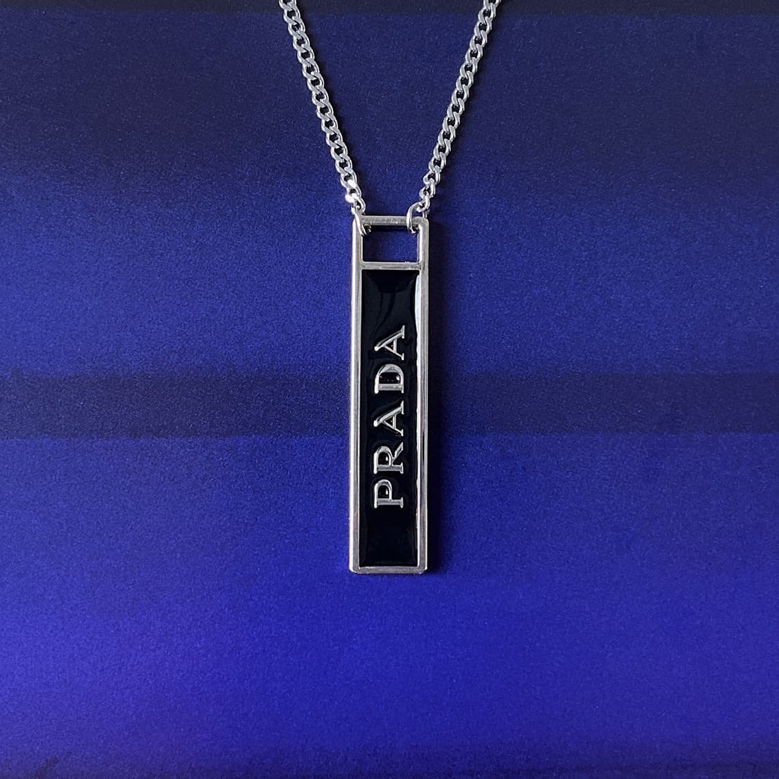 프라다 블랙바 로고 실버 목걸이 상품이미지1