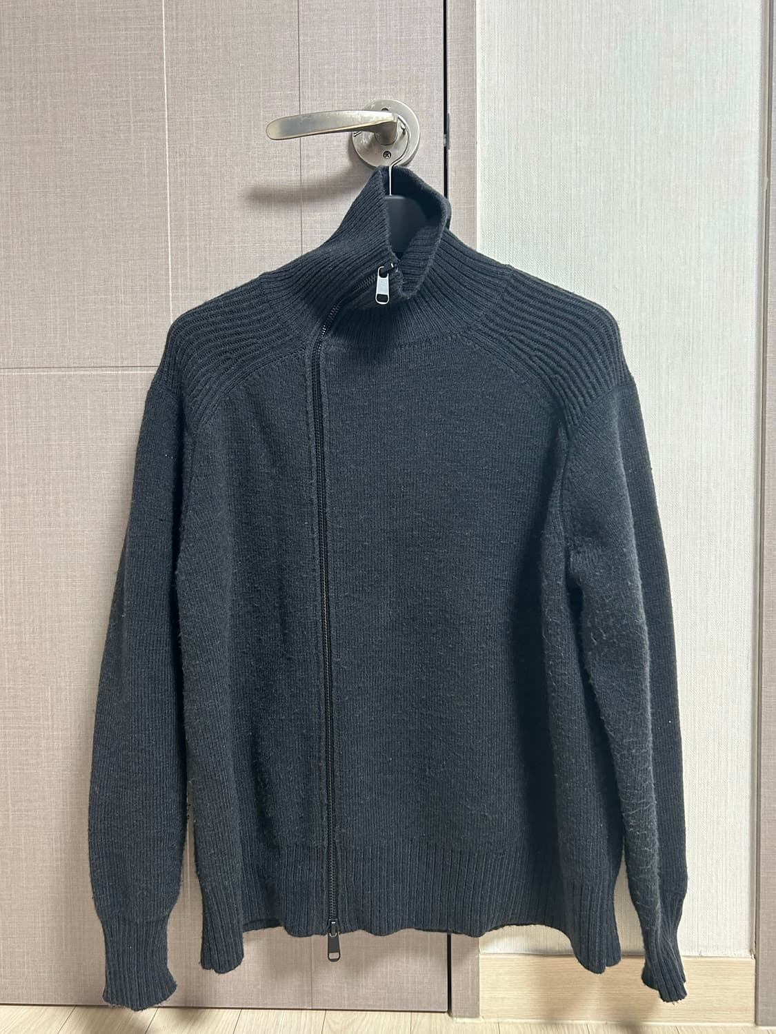 자라 지퍼 비대칭 스트럭처 가디건 상품이미지1