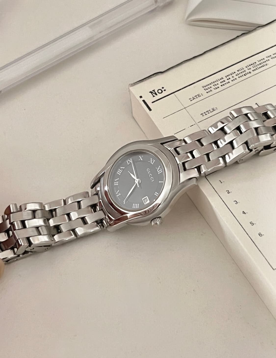 GUCCI  블랙 다이얼 라운드 구찌 시계 상품이미지1