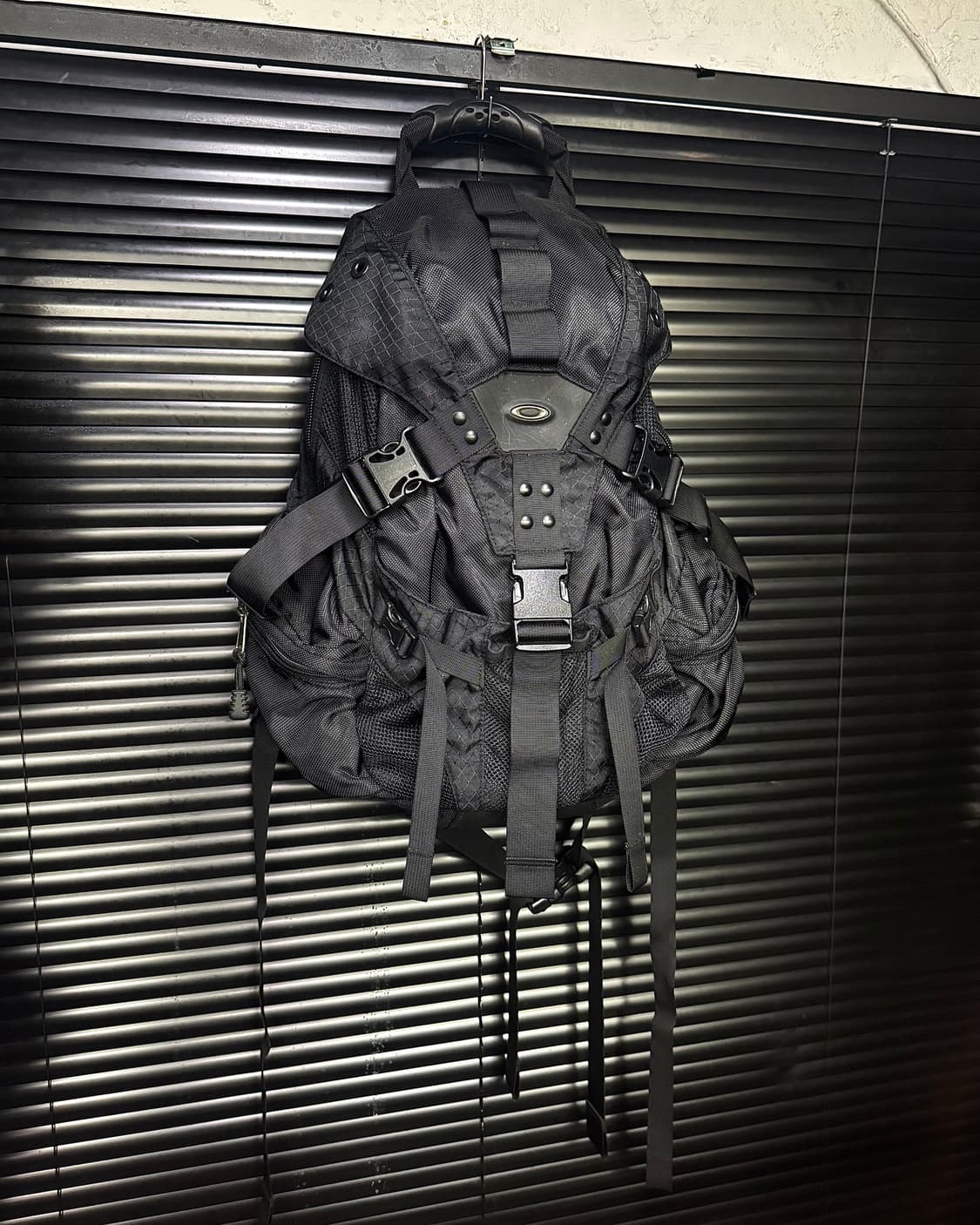 오클리 아이콘 블랙 검정 고프코어 백팩 가방 모터사이클 자전거 펑크 학교 상품이미지2