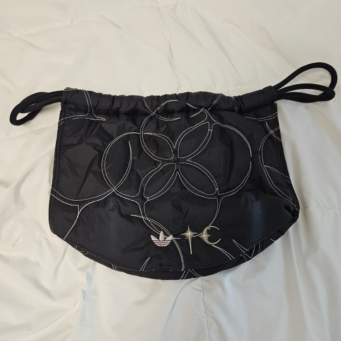 아디다스 x 떠그 클럽 패디드 백 블랙 상품이미지2